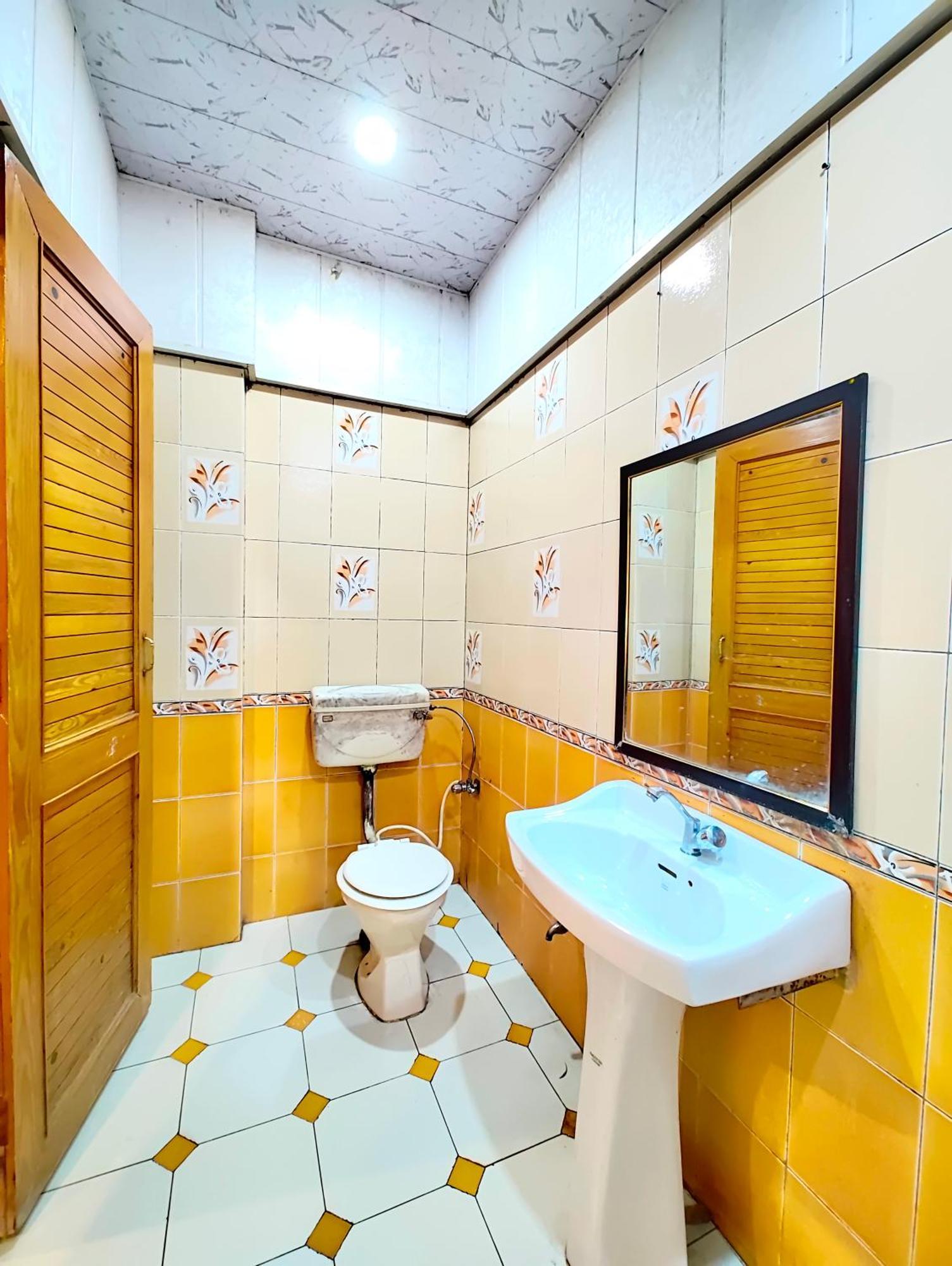 Hotel Shalimar The Mall Road Nainital Exterior photo